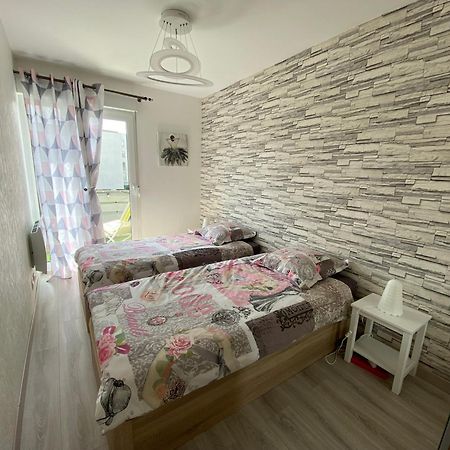 Victoria-T2-41m2-Balcon, wifi, linge, produits, ménage inclus Apartman Reims Kültér fotó