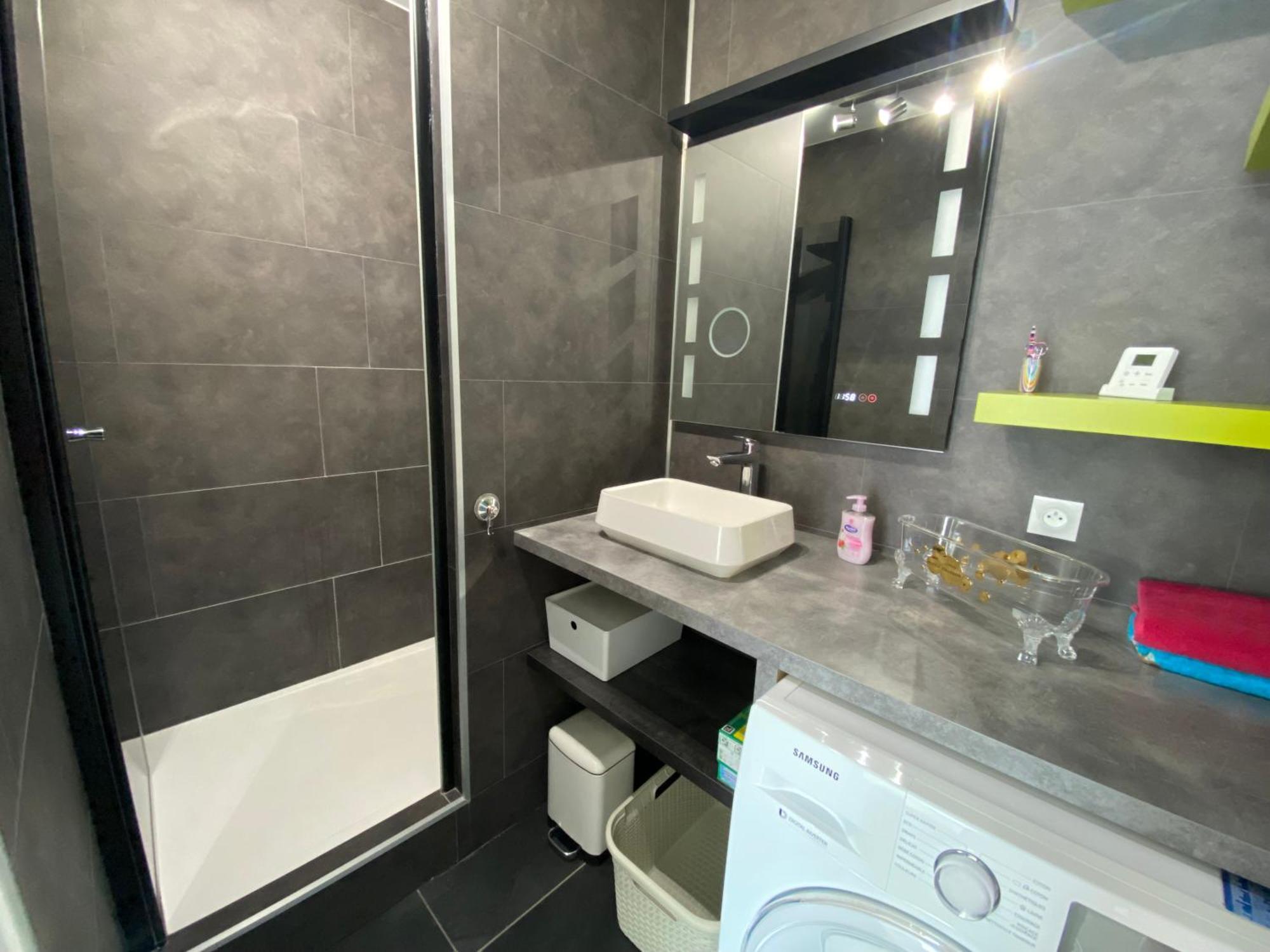 Victoria-T2-41m2-Balcon, wifi, linge, produits, ménage inclus Apartman Reims Kültér fotó