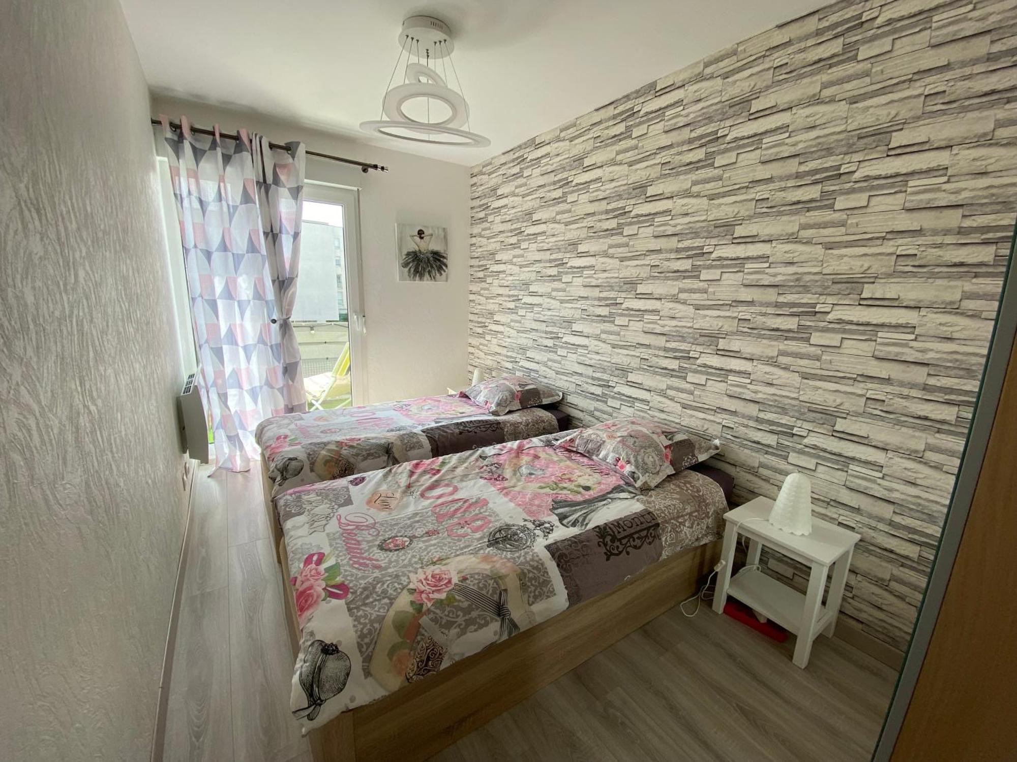 Victoria-T2-41m2-Balcon, wifi, linge, produits, ménage inclus Apartman Reims Kültér fotó
